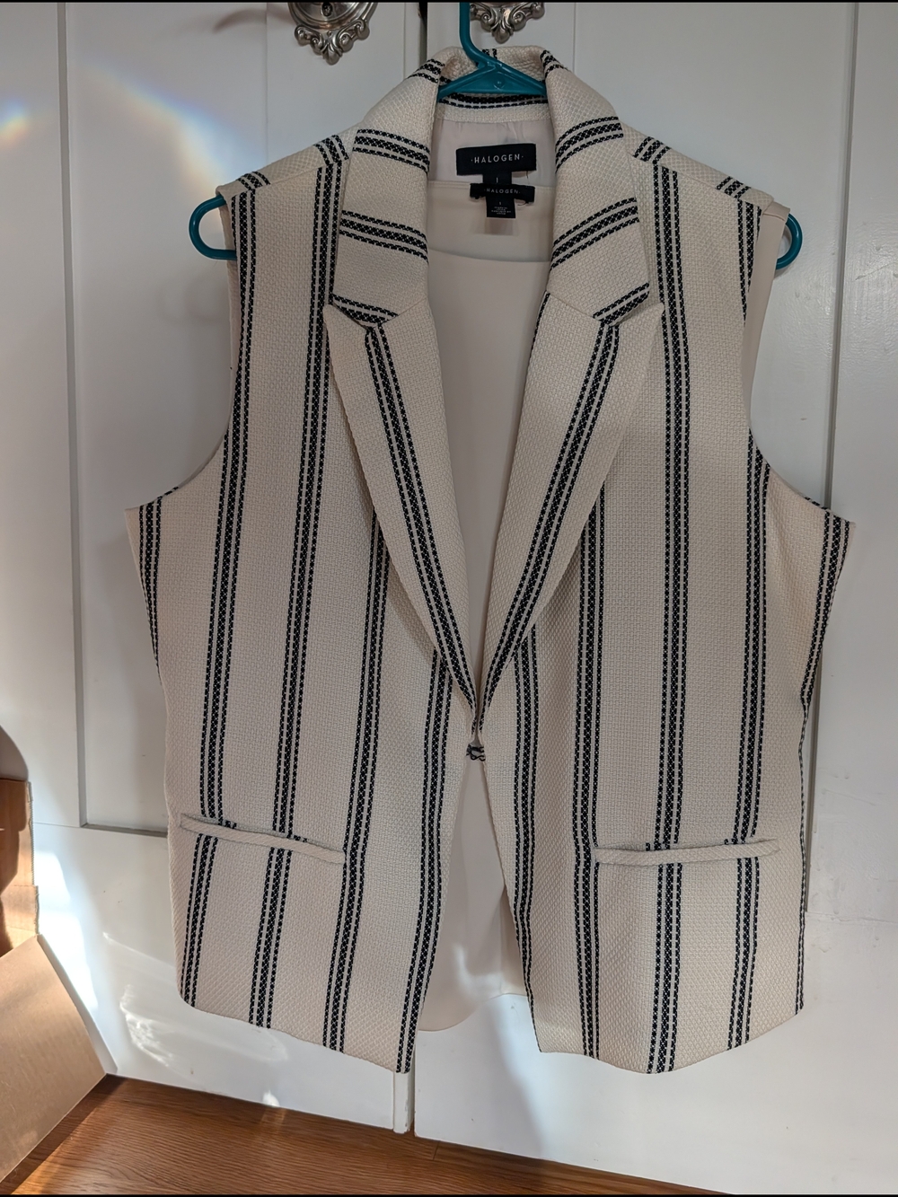 NWOT Halogen Cream and Black Striped Sleeveless Blazer Vest With Shell